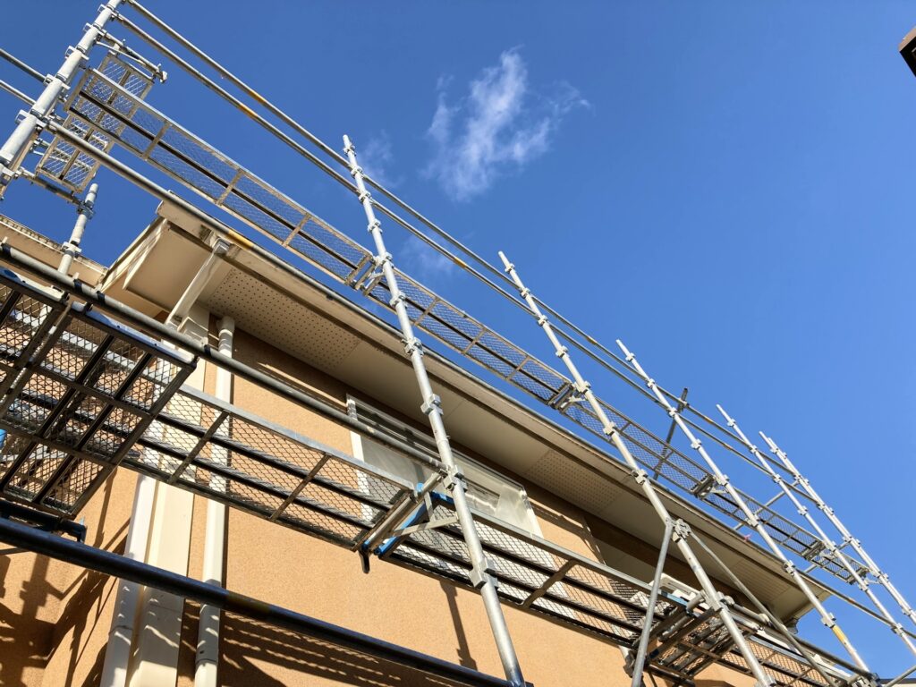 外壁塗装中の写真